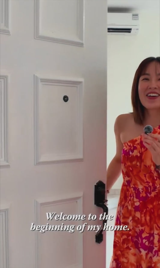 Singaporean Television Host Lin Youyi